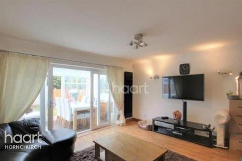 3 bedroom semi-detached house to rent, Wych Elm Close, HORNCHURCH