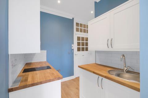 Studio to rent, John Street, Bloomsbury, WC1N