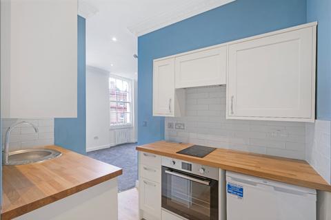 Studio to rent, John Street, Bloomsbury, WC1N