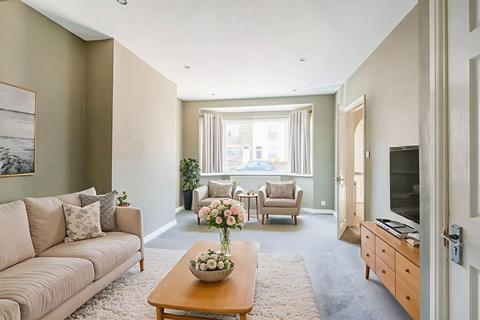 4 bedroom semi-detached house for sale, Kimberley Road, Lowestoft