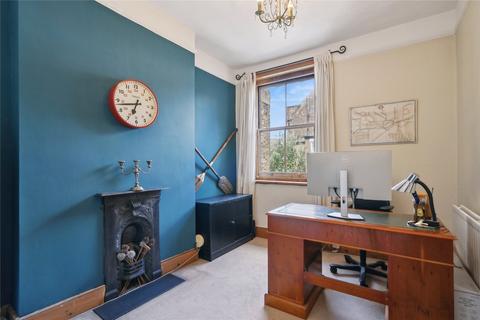 3 bedroom apartment for sale, Elspeth Road, London, SW11