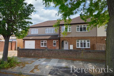 5 bedroom semi-detached house for sale, Moray Way, Romford, RM1