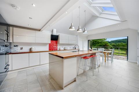 5 bedroom detached bungalow to rent, Yonder Castle Hill, Harley, Shrewsbury, SY5 6LX