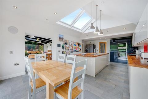 5 bedroom detached bungalow to rent, Yonder Castle Hill, Harley, Shrewsbury, SY5 6LX