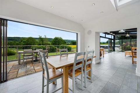5 bedroom detached bungalow to rent, Yonder Castle Hill, Harley, Shrewsbury, SY5 6LX