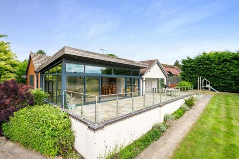 5 bedroom detached bungalow to rent, Yonder Castle Hill, Harley, Shrewsbury, SY5 6LX