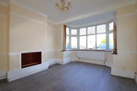 3 bedroom terraced house to rent, Brian Road, Romford RM6