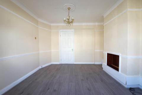 3 bedroom terraced house to rent, Brian Road, Romford RM6