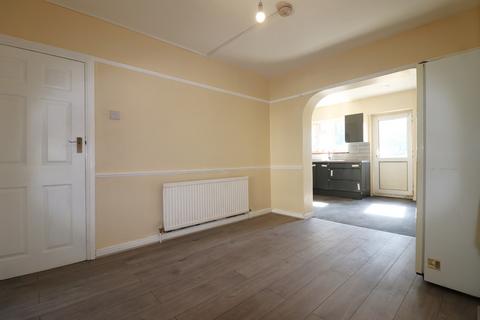 3 bedroom terraced house to rent, Brian Road, Romford RM6
