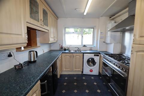 3 bedroom semi-detached house to rent, Margaret Road, Walsall