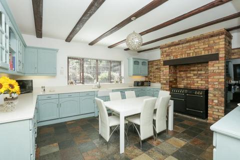 5 bedroom detached house for sale, Kingsgate Avenue, Broadstairs, Kent, CT10