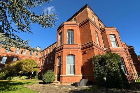 2 bedroom apartment to rent, Tavistock House, Repton Park, Woodford Green IG8