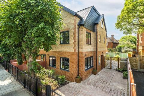 Cricklade Avenue, Streatham SW2