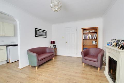1 bedroom flat for sale, Station Road, Kings Langley