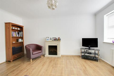 1 bedroom flat for sale, Station Road, Kings Langley