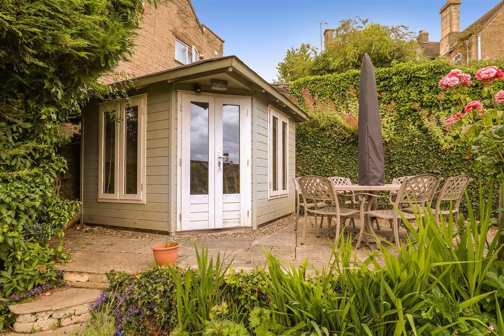 Summerhouse exterior, out buildings