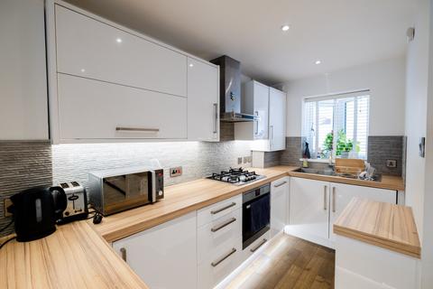 2 bedroom end of terrace house to rent, Eyston Drive, Weybridge, KT13