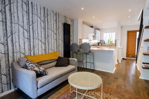 2 bedroom end of terrace house to rent, Eyston Drive, Weybridge, KT13