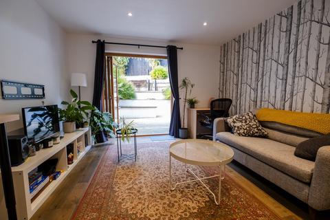 2 bedroom end of terrace house to rent, Eyston Drive, Weybridge, KT13