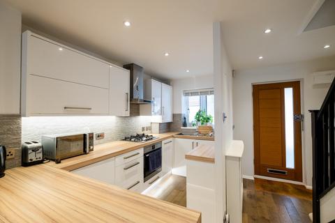 2 bedroom end of terrace house to rent, Eyston Drive, Weybridge, KT13