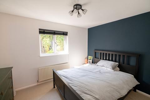2 bedroom end of terrace house to rent, Eyston Drive, Weybridge, KT13
