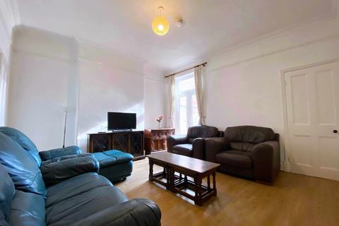 5 bedroom terraced house to rent, Hartopp Road, Leicester LE2