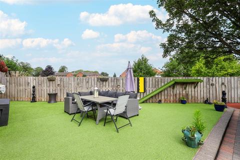 3 bedroom end of terrace house for sale, Kingstonia Gardens, Ripon