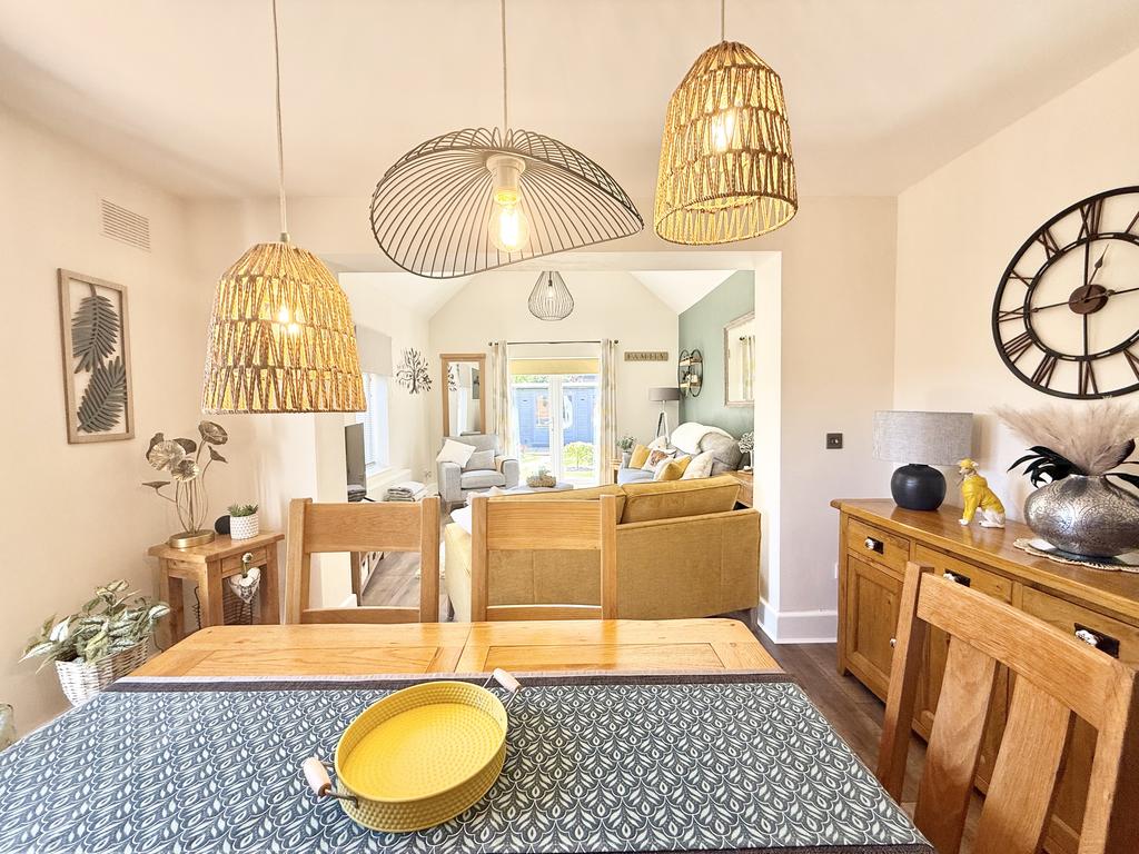 Lounge/Dining Rm