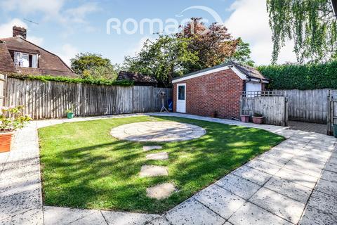 3 bedroom bungalow to rent, York Road, Windsor, SL4