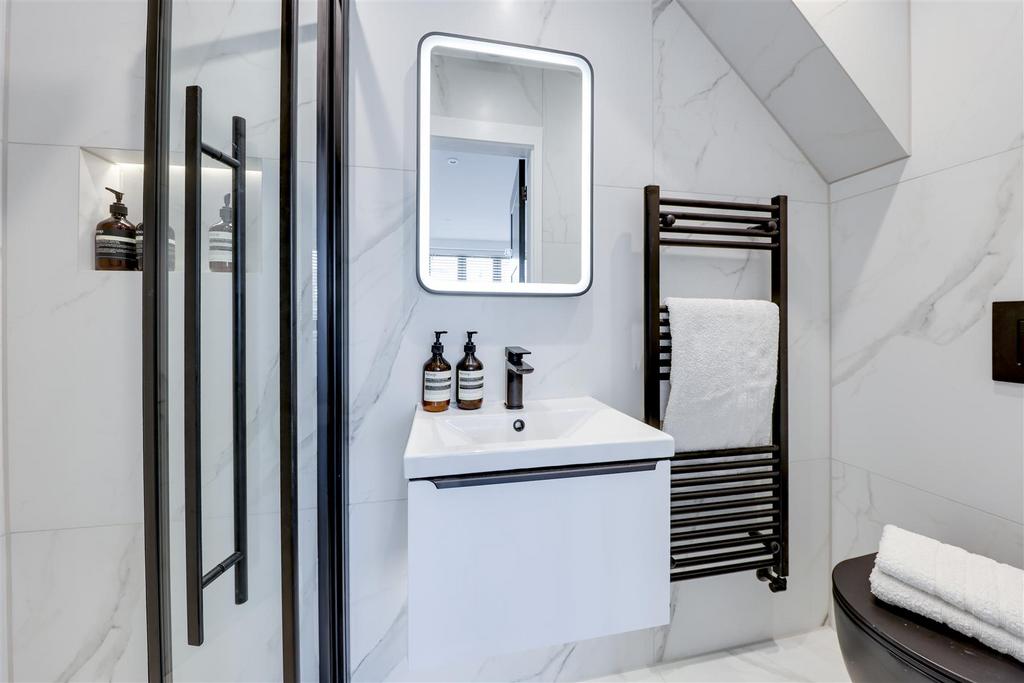 En Suite to Bed 4