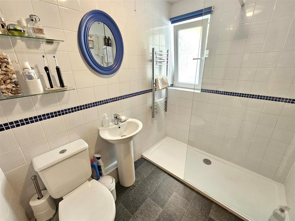 Shower Room.jpg