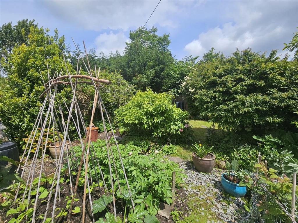 Gardens (2).jpg