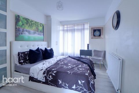3 bedroom flat for sale, Harrow Road