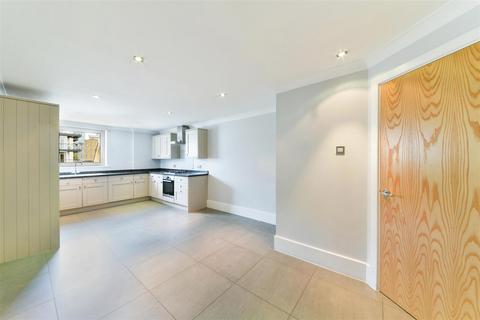 3 bedroom flat for sale, 108-124 Narrow Street, Limehouse, London