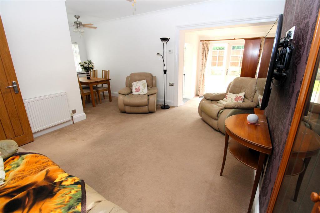 Lounge1.JPG