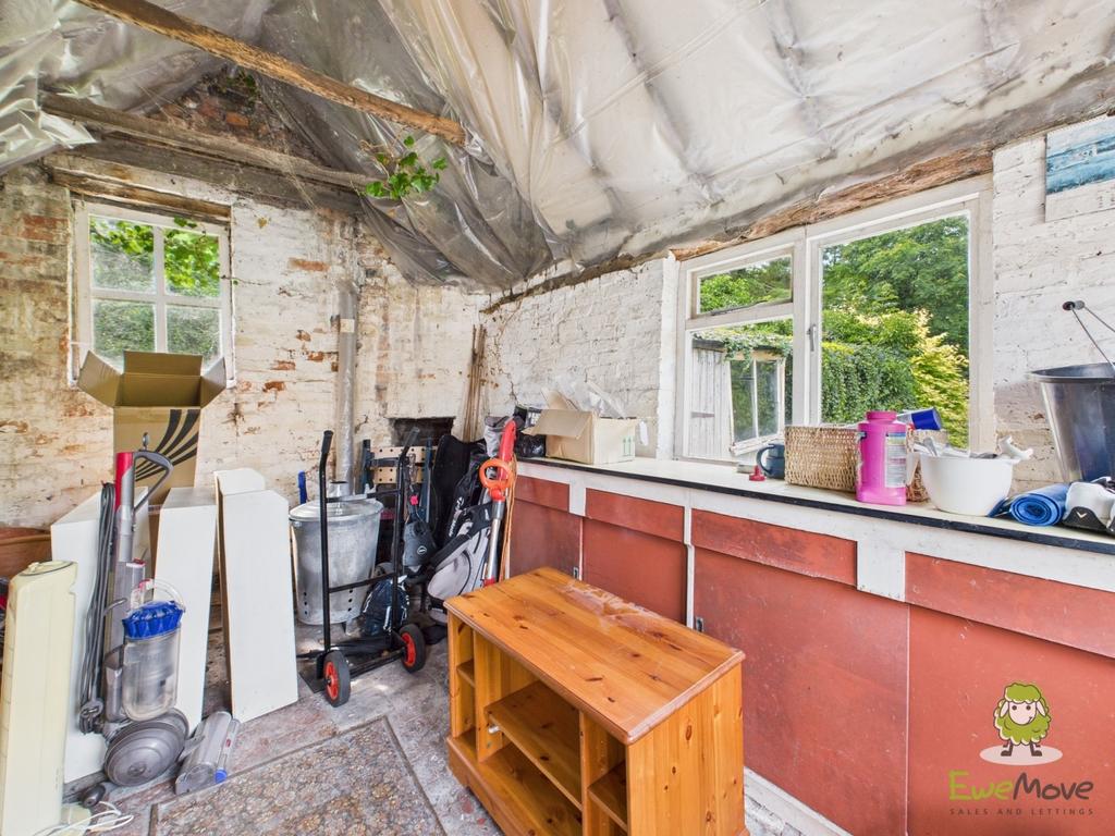 Outbuilding internal - Charlotte Thomasson Ewemove