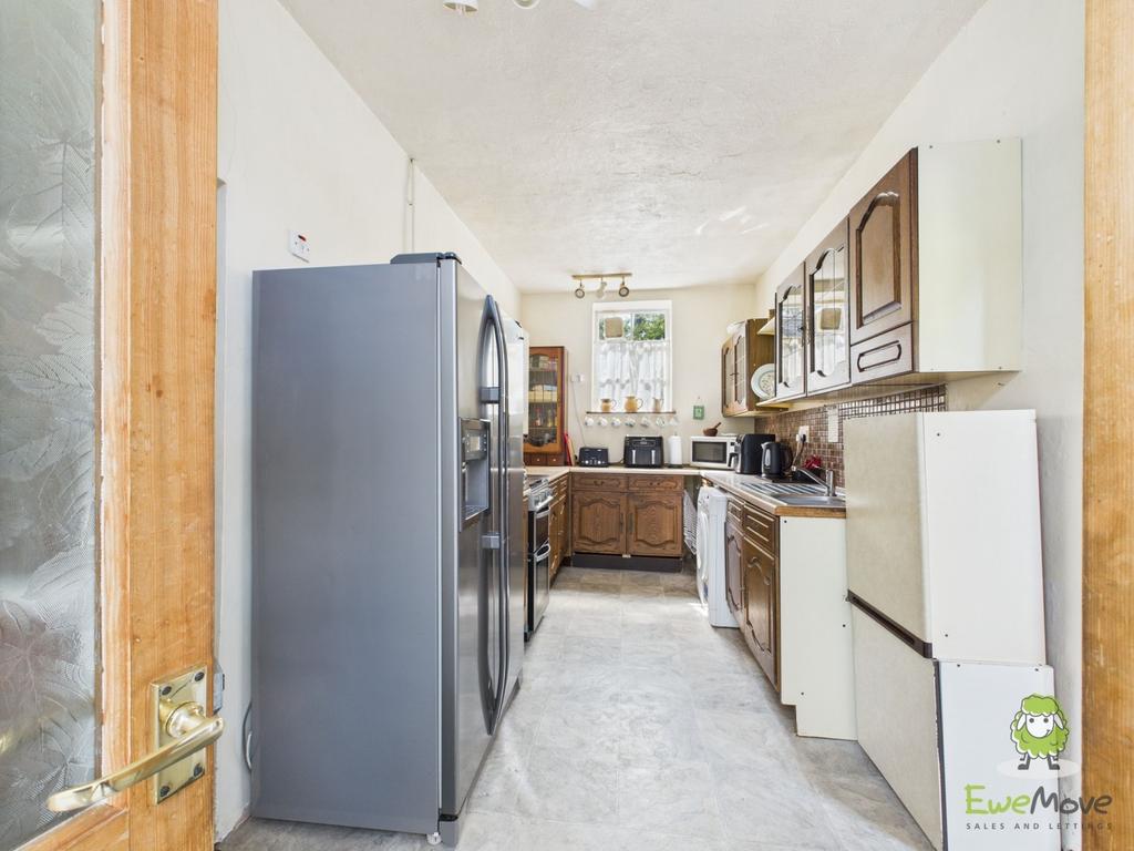 Kitchen - Charlotte Thomasson Ewemove Whitchurch a