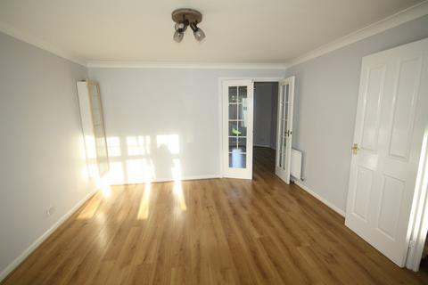3 bedroom semi-detached house to rent, Hawthorn Close, Iver Heath SL0