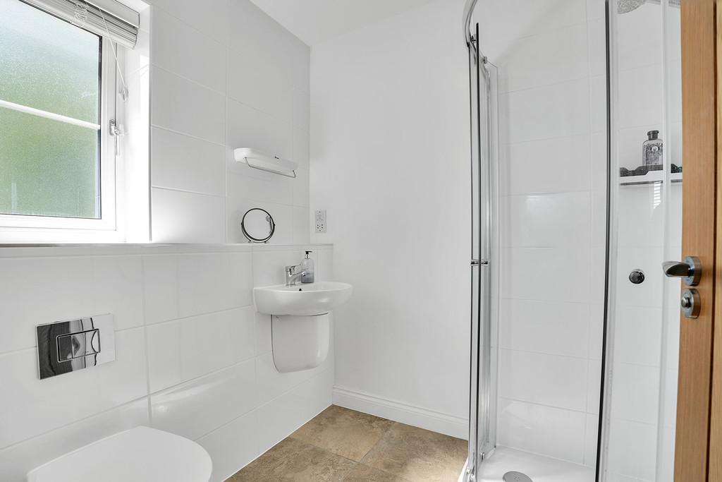 Ensuite to bedroom 1