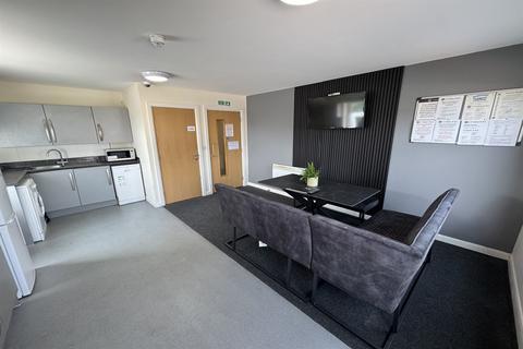 1 bedroom in a flat share to rent, Flewitt House, Beeston, NG9 2AR