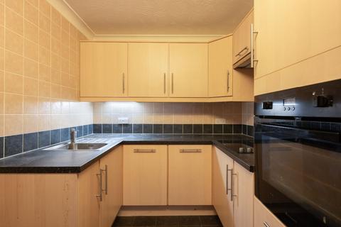 1 bedroom flat for sale, Flat , Woodmere Court,  Avenue Road, London