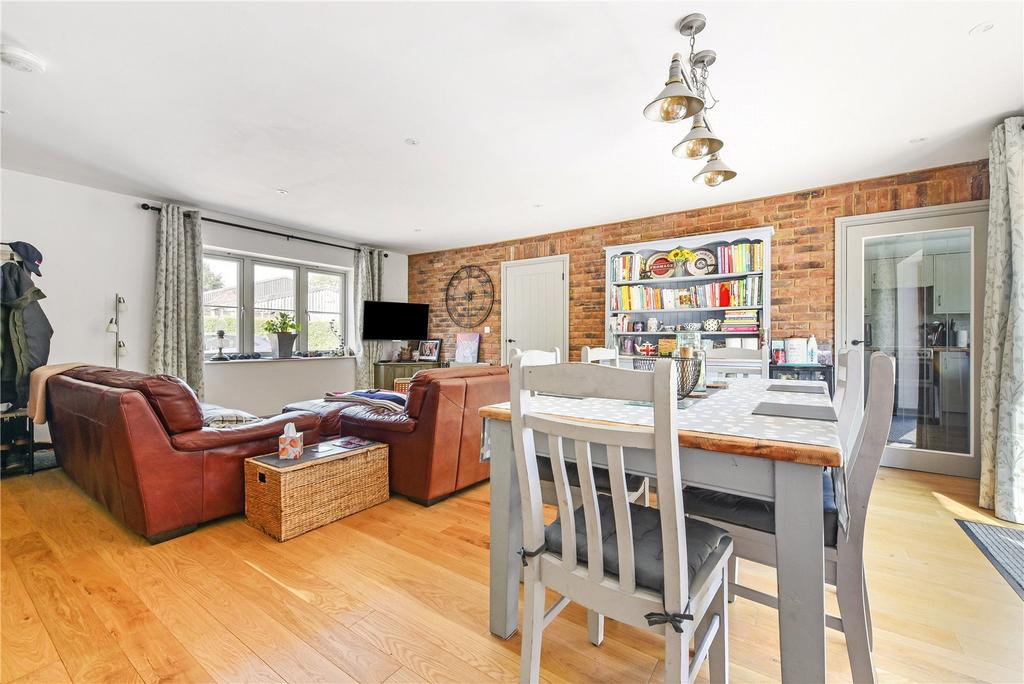 Sitting/Dining Area
