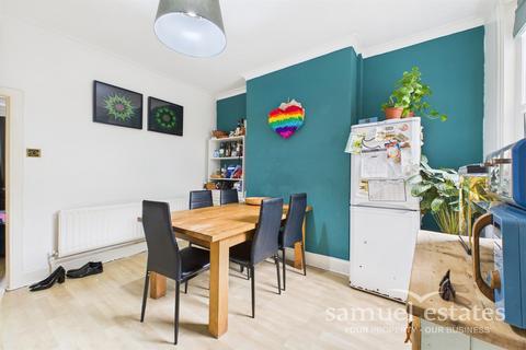 2 bedroom terraced house to rent, Woodside Road, London, SE25
