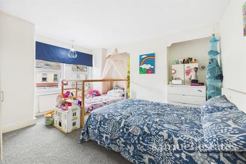 2 bedroom terraced house to rent, Woodside Road, London, SE25