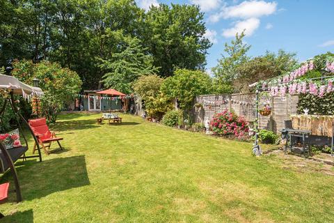 3 bedroom semi-detached house for sale, Pine Ridge, Carshalton