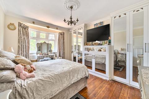 undefined, Pine Ridge, Carshalton