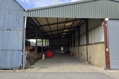 Storage to rent - The Covered Yard Midge Hall Farm, Royal Wootton Bassett, Swindon