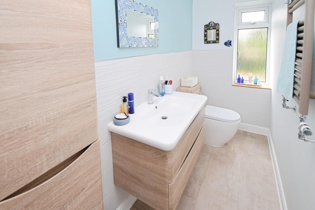Dc30ff21-Bathroom 201