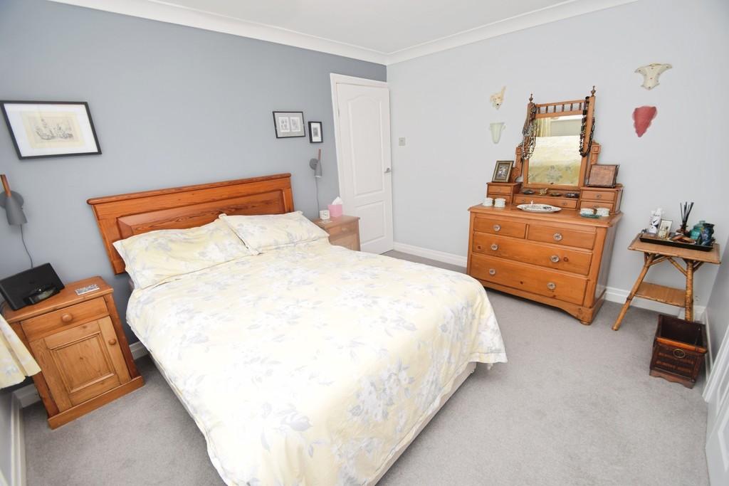 2f5c76a4-Bedroom 202