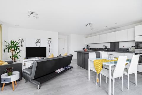 3 bedroom flat to rent, Pell Street, London, SE8